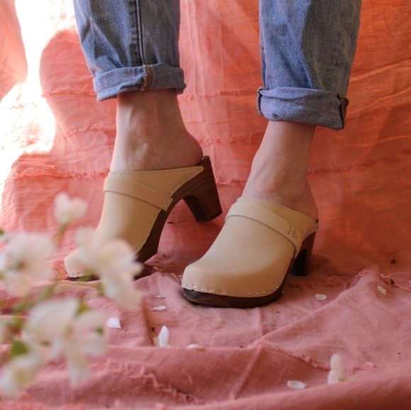 sandgrens Shoes - SANDGRENS Maya clog mules in Sand size 37